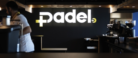 Un comptoir de bar design pour le padel d’Agen - Architecte sur Toulouse